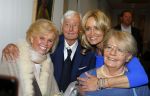Blaricum 26 april 2016
Natasja Froger krijgt lintje voor al haar verdiensten voor onze samenleving. Haar man Rene  familie vader  moeder en vriendinnen zijn er natuurlijk bij.