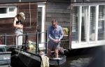 Amsterdam 7 mei 2016 
Barry Atsma en Noortje Herlaar gaan varen samen met Barry zijn kinderen. Ze varen vanaf haar woonboot de amstel op.