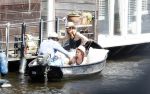 Amsterdam 7 mei 2016 
Barry Atsma en Noortje Herlaar gaan varen samen met Barry zijn kinderen. Ze varen vanaf haar woonboot de amstel op.
