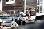 Amsterdam 7 mei 2016 
Barry Atsma en Noortje Herlaar gaan varen samen met Barry zijn kinderen. Ze varen vanaf haar woonboot de amstel op.