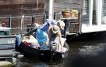 Amsterdam 7 mei 2016 
Barry Atsma en Noortje Herlaar gaan varen samen met Barry zijn kinderen. Ze varen vanaf haar woonboot de amstel op.