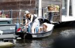 Amsterdam 7 mei 2016 
Barry Atsma en Noortje Herlaar gaan varen samen met Barry zijn kinderen. Ze varen vanaf haar woonboot de amstel op.