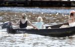 Amsterdam 7 mei 2016 
Barry Atsma en Noortje Herlaar gaan varen samen met Barry zijn kinderen. Ze varen vanaf haar woonboot de amstel op.