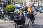 Amsterdam 23 april 2016 
Patrick Huisman met dochter en zoon en bakfiets in Amsterdam zuid.