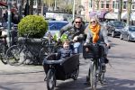 Amsterdam 23 april 2016 
Patrick Huisman met dochter en zoon en bakfiets in Amsterdam zuid.