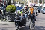 Amsterdam 23 april 2016 
Patrick Huisman met dochter en zoon en bakfiets in Amsterdam zuid.