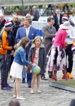 Zwolle 27 april 2016
Koningsdag in Zwolle met Koning Willem Alexander Koningin Maxima Prinses Amalia Ariane Alexia Prins Constantijn Prinses Laurentien Prins Maurits Prinses Marilene Prins Bernhard Prinses Annette Prins Pieter Christiaan Prinses Anita Prins Floris en Prinses Aimee.