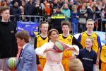 Zwolle 27 april 2016
Koningsdag in Zwolle met Koning Willem Alexander Koningin Maxima Prinses Amalia Ariane Alexia Prins Constantijn Prinses Laurentien Prins Maurits Prinses Marilene Prins Bernhard Prinses Annette Prins Pieter Christiaan Prinses Anita Prins Floris en Prinses Aimee.
