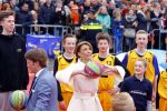Zwolle 27 april 2016
Koningsdag in Zwolle met Koning Willem Alexander Koningin Maxima Prinses Amalia Ariane Alexia Prins Constantijn Prinses Laurentien Prins Maurits Prinses Marilene Prins Bernhard Prinses Annette Prins Pieter Christiaan Prinses Anita Prins Floris en Prinses Aimee.