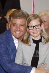 Blaricum 26 april 2016
Natasja Froger krijgt lintje voor al haar verdiensten voor onze samenleving. Haar man Rene  familie vader  moeder en vriendinnen zijn er natuurlijk bij.