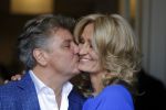 Blaricum 26 april 2016
Natasja Froger krijgt lintje voor al haar verdiensten voor onze samenleving. Haar man Rene  familie vader  moeder en vriendinnen zijn er natuurlijk bij.