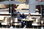 Amsterdam 9 mei 2016
Ruud Gullit aan het lunchen bij the harbour club met zijn moeder Ria en vriendin Karin de Rooij.