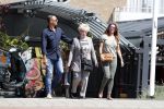 Amsterdam 9 mei 2016
Ruud Gullit aan het lunchen bij the harbour club met zijn moeder Ria en vriendin Karin de Rooij.