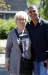 Amsterdam 9 mei 2016
Ruud Gullit aan het lunchen bij the harbour club met zijn moeder Ria en vriendin Karin de Rooij.