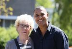 Amsterdam 9 mei 2016
Ruud Gullit aan het lunchen bij the harbour club met zijn moeder Ria en vriendin Karin de Rooij.