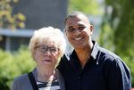 Amsterdam 9 mei 2016
Ruud Gullit aan het lunchen bij the harbour club met zijn moeder Ria en vriendin Karin de Rooij.