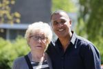 Amsterdam 9 mei 2016
Ruud Gullit aan het lunchen bij the harbour club met zijn moeder Ria en vriendin Karin de Rooij.
