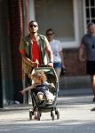 Amsterdam 7 mei 2016 
Sunnery James met zijn dochter Myllena Mae aan het wandelen.