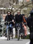 Amsterdam 18 april 2016 
Susan Visser met een kennis uit USA op de fiets en aan het shoppen in Amsterdam zuid.