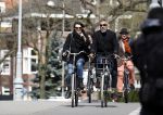 Amsterdam 18 april 2016 
Susan Visser met een kennis uit USA op de fiets en aan het shoppen in Amsterdam zuid.