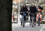 Amsterdam 18 april 2016 
Susan Visser met een kennis uit USA op de fiets en aan het shoppen in Amsterdam zuid.