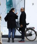 Amsterdam 18 april 2016 
Susan Visser met een kennis uit USA op de fiets en aan het shoppen in Amsterdam zuid.