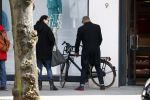 Amsterdam 18 april 2016 
Susan Visser met een kennis uit USA op de fiets en aan het shoppen in Amsterdam zuid.