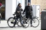 Amsterdam 18 april 2016 
Susan Visser met een kennis uit USA op de fiets en aan het shoppen in Amsterdam zuid.