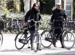 Amsterdam 18 april 2016 
Susan Visser met een kennis uit USA op de fiets en aan het shoppen in Amsterdam zuid.