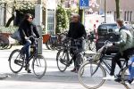 Amsterdam 18 april 2016 
Susan Visser met een kennis uit USA op de fiets en aan het shoppen in Amsterdam zuid.