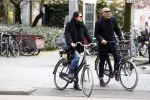 Amsterdam 18 april 2016 
Susan Visser met een kennis uit USA op de fiets en aan het shoppen in Amsterdam zuid.