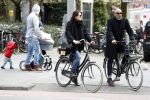 Amsterdam 18 april 2016 
Susan Visser met een kennis uit USA op de fiets en aan het shoppen in Amsterdam zuid.