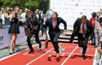Amsterdam 12 mei 2016 
Tess Milne presenteert de business Run op de zuidas. De promotie dames zijn van Stella agency.
