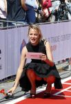Amsterdam 12 mei 2016 
Tess Milne presenteert de business Run op de zuidas. De promotie dames zijn van Stella agency.