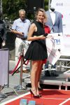 Amsterdam 12 mei 2016 
Tess Milne presenteert de business Run op de zuidas. De promotie dames zijn van Stella agency.