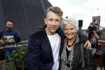 Amsterdam 18 april 2016 
Presentatie Linda man met Waldemar Torenstra op de cover. De presentatie is op het dakterras van de Bijenkorf. Waldemar met zijn moeder