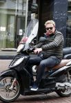 Amsterdam 16 april 2016
Wesly Bronkhorst op zijn scooter op de PC hooftstraat