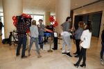 Amsterdam 17 mei 2016
Selwyn Senatori beschildert een piano waarop Xander de Buisonje speelt .
De opbrengst is voor dance4life.
Event was in het Hilton hotel.