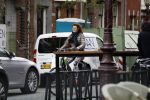 Amsterdam 4 april 2017 
Anouk v Nes na haar operatie op de fiets in Amsterdam zuid