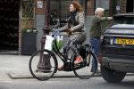 Amsterdam 4 april 2017 
Anouk v Nes na haar operatie op de fiets in Amsterdam zuid