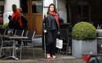 Amsterdam 13 mei 2017
Anouk v Nes op krukken na haar operatie