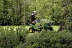Maarssen 27 april 2017
Berend Boudewijn maait het gras in zijn tuin