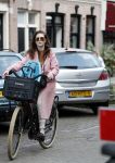 Amsterdam 31 maart 2017
Carice v Houten doet boodschappen met een vriendin
