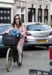 Amsterdam 31 maart 2017
Carice v Houten doet boodschappen met een vriendin