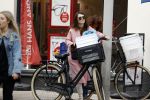 Amsterdam 31 maart 2017
Carice v Houten doet boodschappen met een vriendin