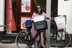 Amsterdam 31 maart 2017
Carice v Houten doet boodschappen met een vriendin