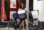 Amsterdam 31 maart 2017
Carice v Houten doet boodschappen met een vriendin