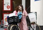 Amsterdam 31 maart 2017
Carice v Houten doet boodschappen met een vriendin