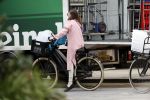 Amsterdam 31 maart 2017
Carice v Houten doet boodschappen met een vriendin
