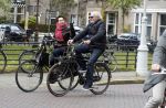 Amsterdam 29 april 2017  
Carolien v d Berg met vriend op de fiets in Amsterdam zuid